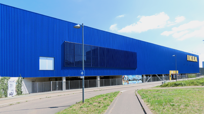 915152 Gezicht op het gebouw van woonwarenhuis IKEA (Van Rensselaerlaan 7) op de Woonboulevard te Utrecht.